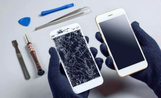 📱 Affordable iPhone Display Repairs in Doha – Only at Clever Computer!